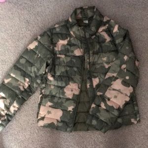 Girls puffer jacket - camouflage- size 8 - Never been worn